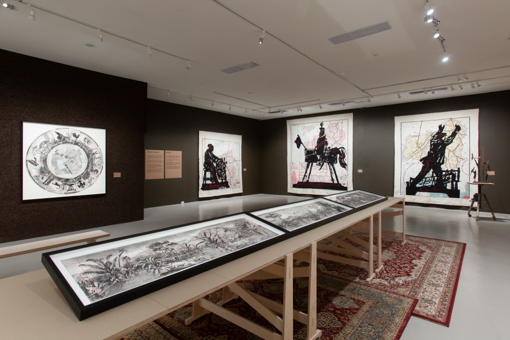 【展覽】南非最火紅藝術家 台北市美館 看 William Kentridge 的政治寓言｜2024 展覽推薦 