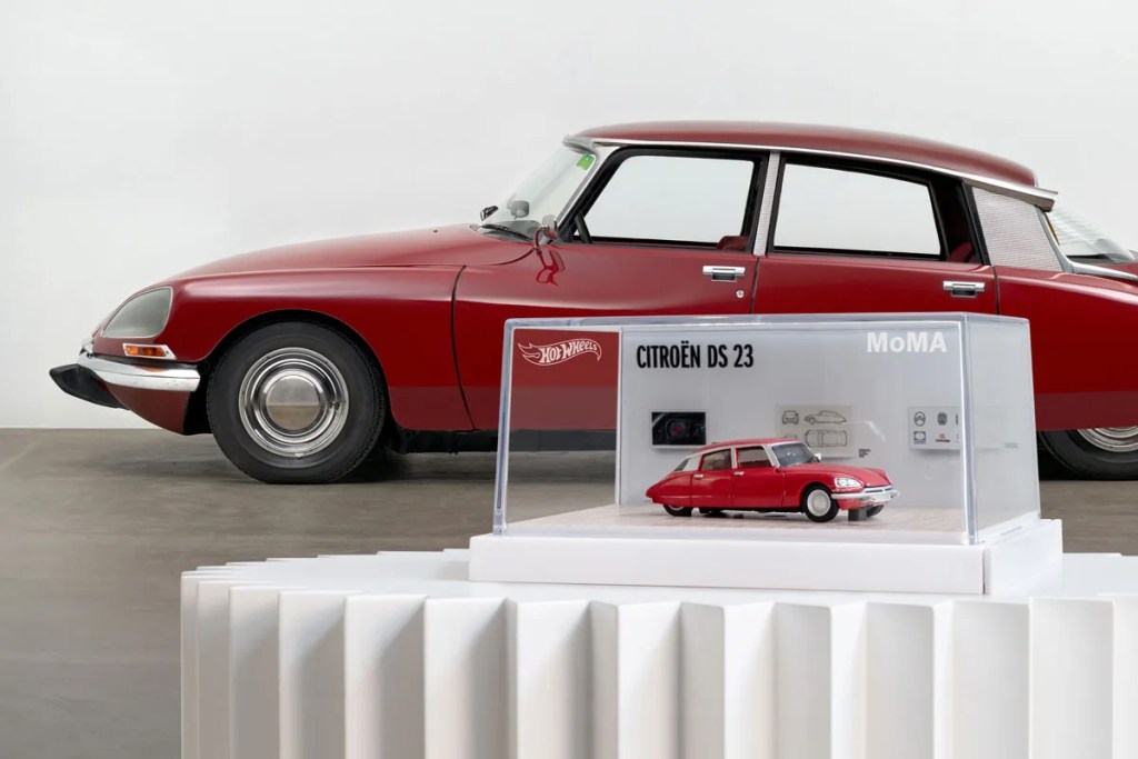 【藝聞】紐約現代藝術博物館(MoMA)與Mattel合作 推出梵谷《星夜》版Barbie|2025