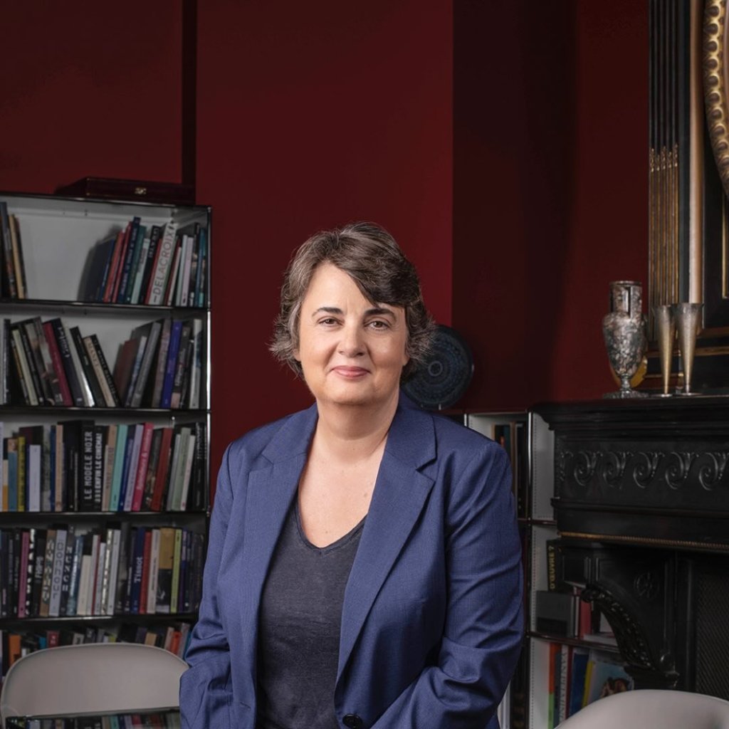 【藝聞】失竊 漏水 門票欺詐案 羅浮宮館長Laurence des Cars 請辭｜2026