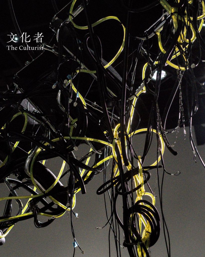 【專訪】許方華「稀釋成透明」展覽 AI浪潮下 黑色巨獸模糊人機界線 | 2026
