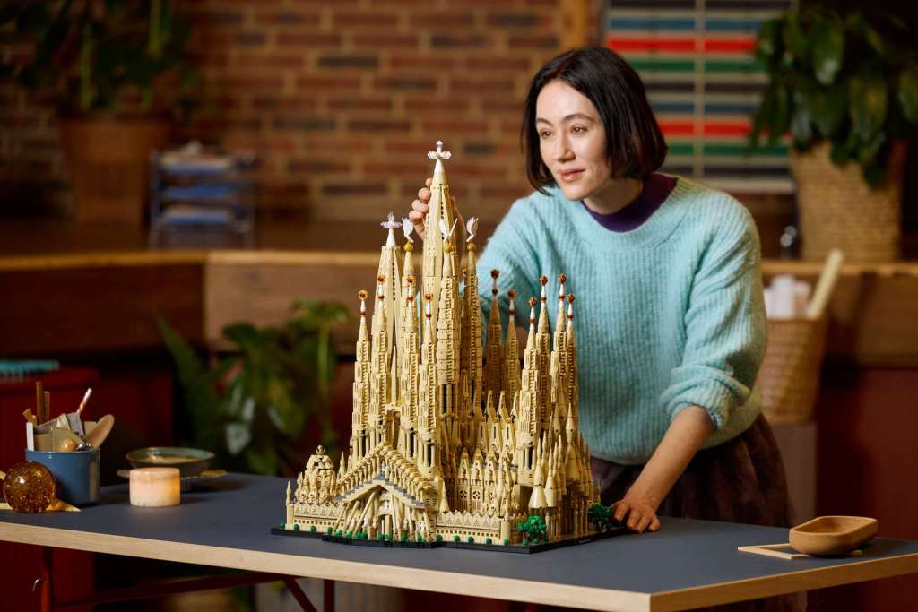 【玩具】LEGO宣布 11月推出12,060塊西班牙聖家堂組合 | 2026